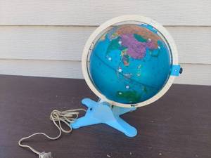 lot 6135 image: Globe - lights up