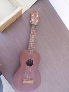 lot 6150 image: Little Guitar