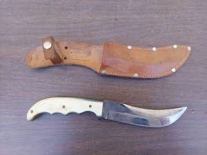 lot 6153 image: Trapper Knife with Sheath