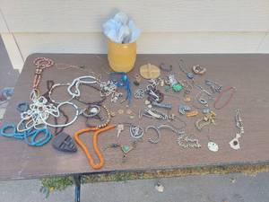 lot 6155 image: Assorted Jewelry