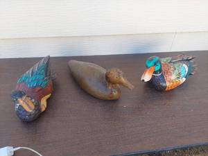 lot 6161 image: 3 ducks - one has been Repaired on beak