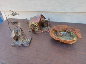 lot 6183 image: Metal Decor and alligator item