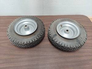 lot 6190 image: 2 Tires  wheels