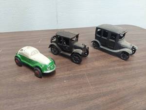 lot 6196 image: 3 Cast Iron cars