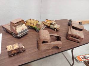 lot 6200 image: metal trucks