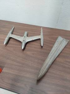 lot 6210 image: Hood Ornaments