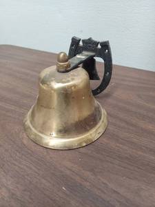 lot 6224 image: Bell - Bevin Patio Garden Bell - Has a Crack