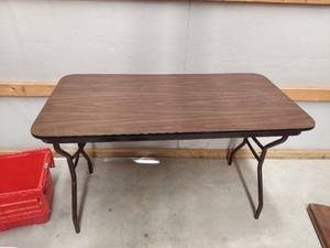 lot 6240 image: 4 foot folding table