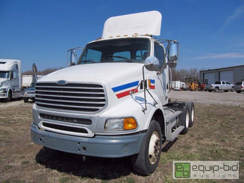 lot 1000 image: 2007 Sterling AT-9500 truck