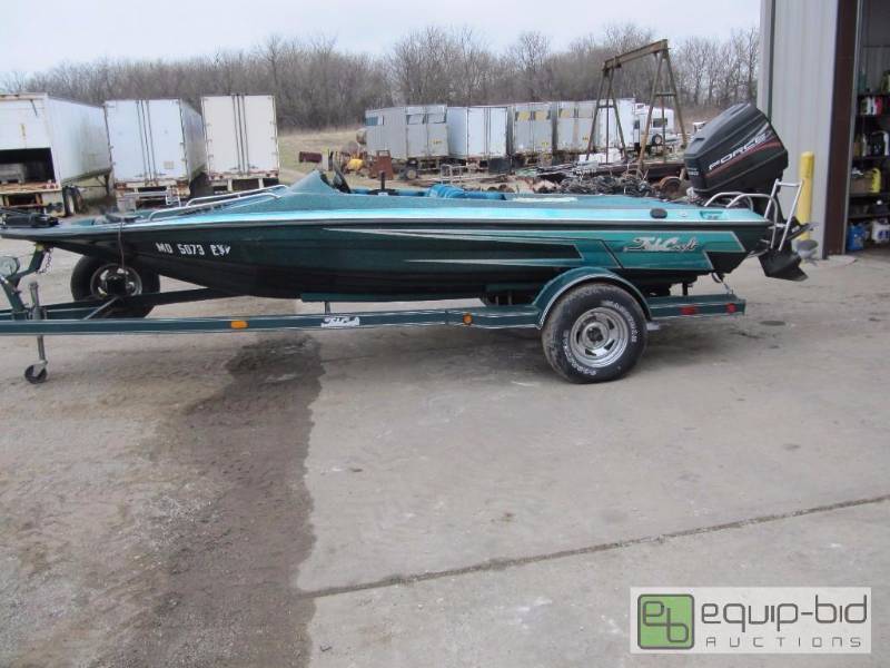 lot 1010 image: 1998 Tide Craft Bass Boat