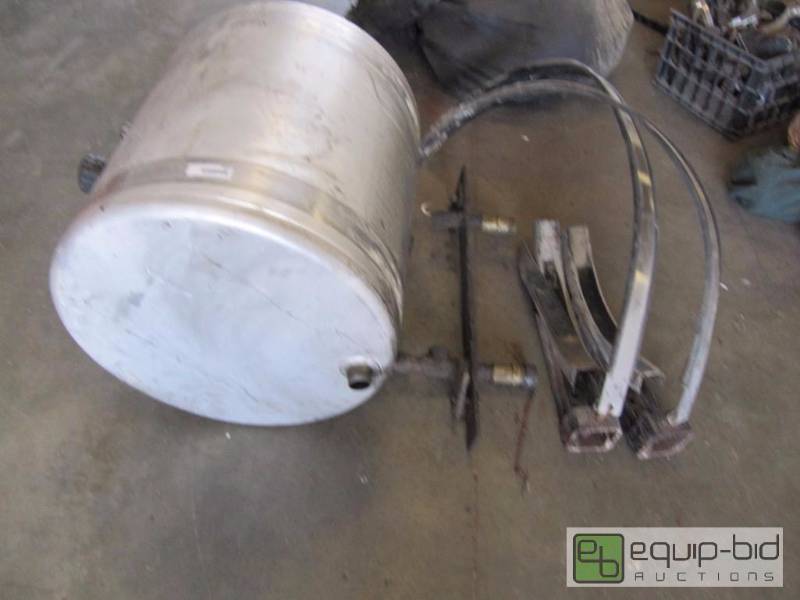 lot 2031 image: 50 to 60 Gallon Hydraulic Tank, Wit...