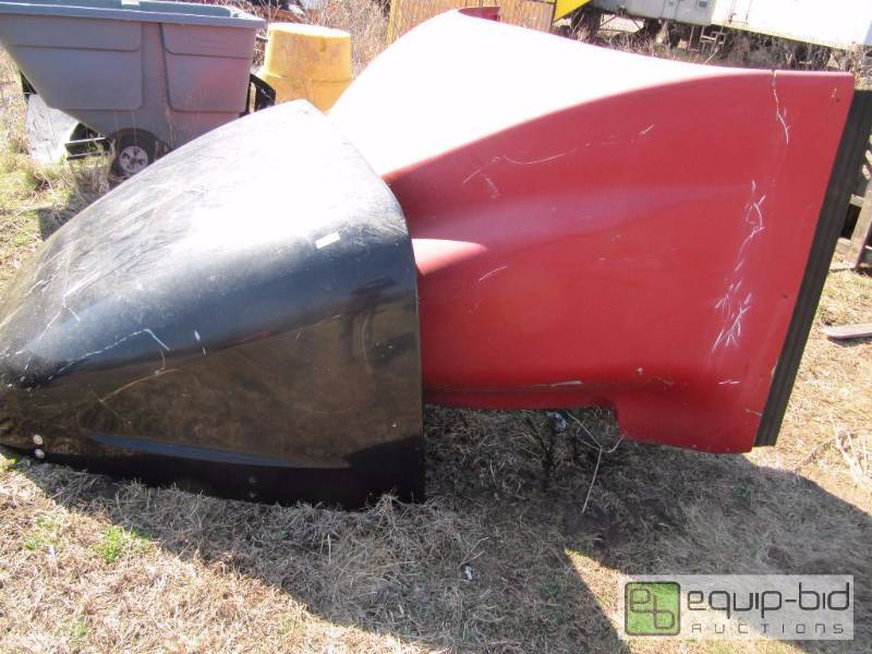 lot 2044 image: 1 9900 IHC and 1 T-600 Kenworth&nbs...