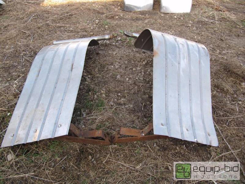 lot 2047 image: Left and Right Quarter Fenders has ...