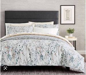 lot 2124 image: Scott Living Willow Botanical Floral Duvet Set- King