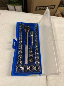 lot 1027 image: Standard and metric socket set