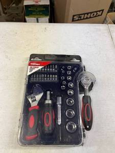 lot 1029 image: Hyper tough 38-piece stubby tool set