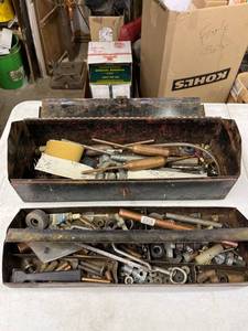 lot 1031 image: Toolbox with contents