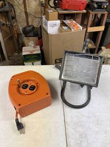 lot 1037 image: Work light with extension cord reel