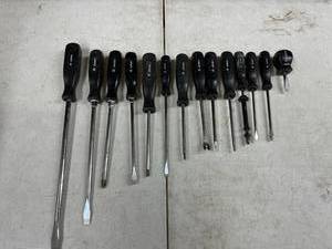 lot 1040 image: Alltrade screwdrivers and other type tools