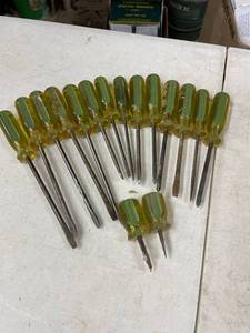 lot 1049 image: BernzOMatic screwdriver set