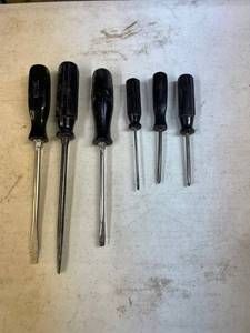 lot 1050 image: SnapOn screwdrivers