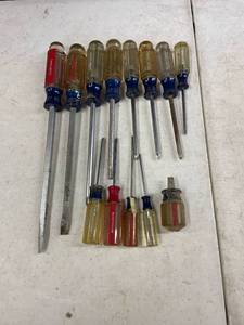 lot 1051 image: Craftsman screwdrivers