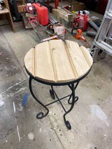 lot 1060 image: Iron and wood plant stand 23 x 15 x 15 in