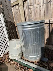 lot 2002 image: Galvanized trashcan full of kindling and lid with 5 gallon bucket