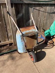 lot 2006 image: Metal wheelbarrow