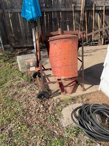 lot 2018 image: Cement mixer