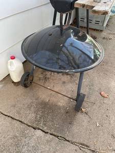 lot 2031 image: Charcoal grill