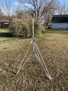 lot 2039 image: Aluminum adjustable height sprinker
