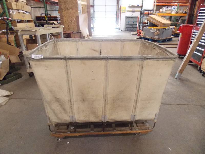 lot 406 image: Laundry Hamper