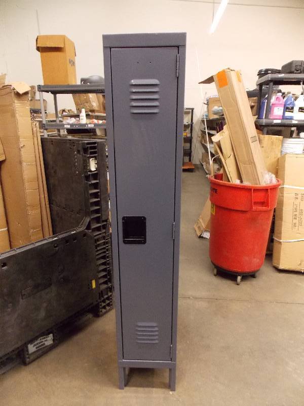 lot 449 image: Metal Locker
