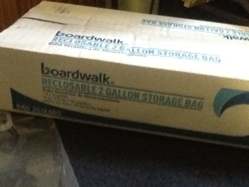 lot 1433 image: Box of 100 zip lock food storage bags 13x 15 with markable tag on face