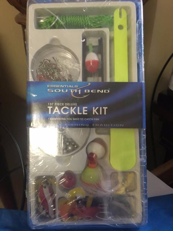 lot 16 image: Compact tackle box kit great little Christmas...