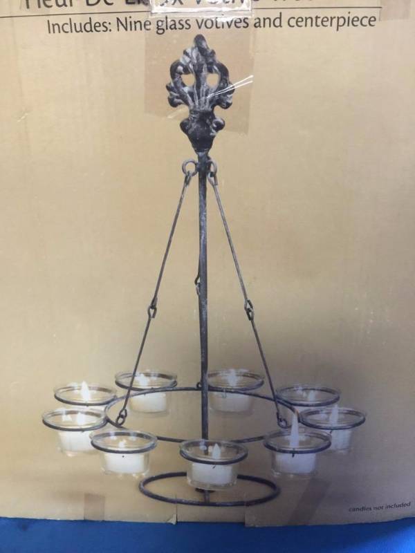 lot 19 image: Nice Decour candleholder this picture...