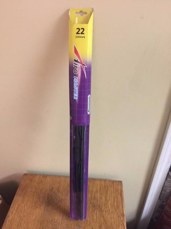 lot 651 image: 4 new 22 inch Winchell wiper blades...