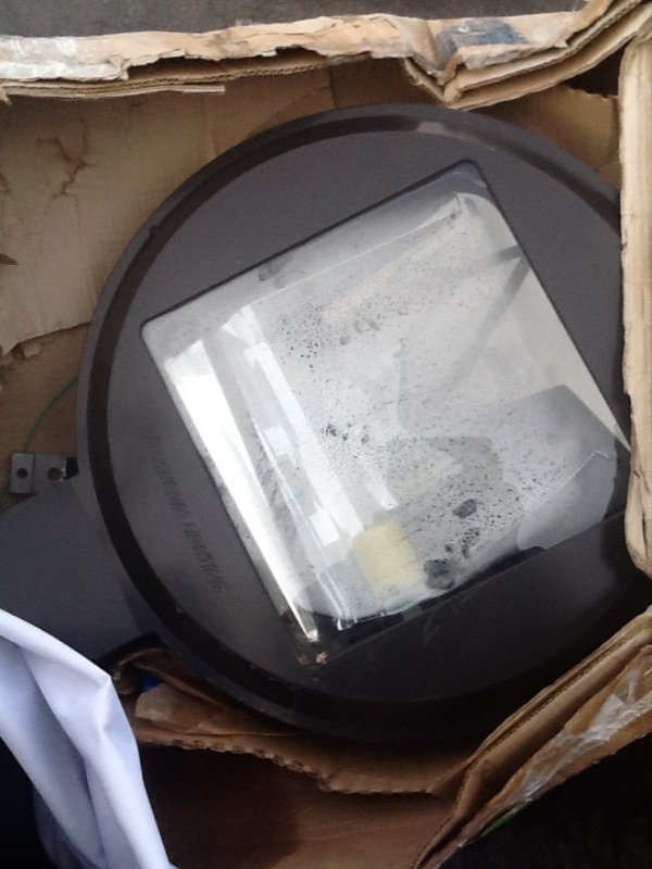 lot 7635 image: Large new outside parking lot light fixture