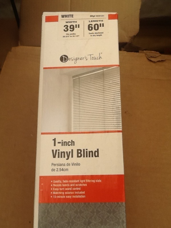 lot 7673 image: Two sets of window blinds as pictured