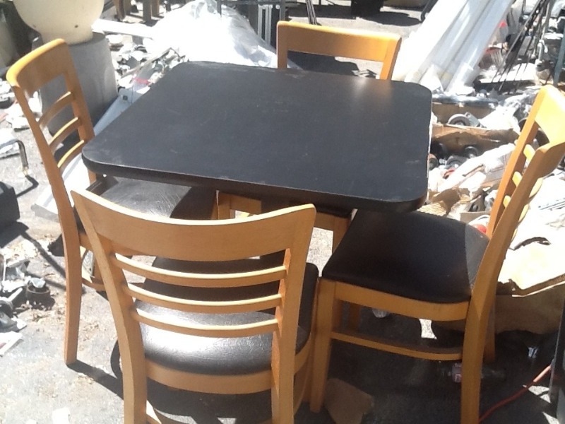 lot 7703 image: Table and chairs
