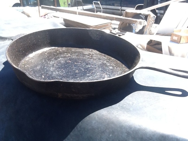 lot 7707 image: Criswaul #12 iron skillet