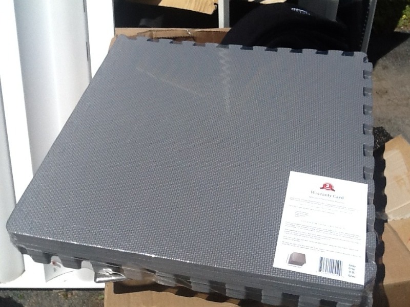 lot 7710 image: 6 new 2x2 interlocking foam mats