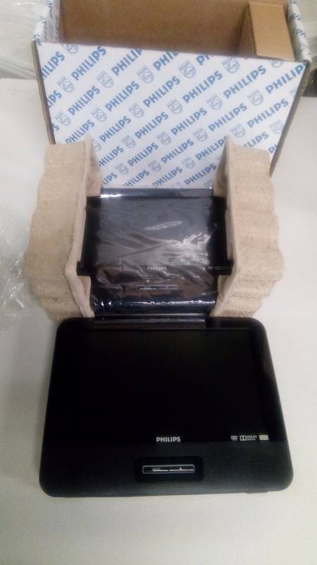 lot 5210 image: Phillps 9 Portable DVD Player