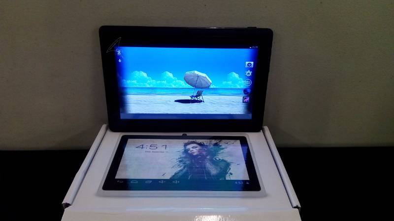 lot 5239 image: Chromo Capacitive 7 Tablet 16GB Android 4.4 - White (Cl2419)