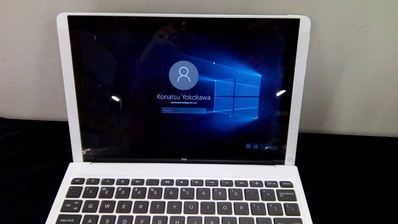 lot 5242 image: HP Detachable Screen laptop