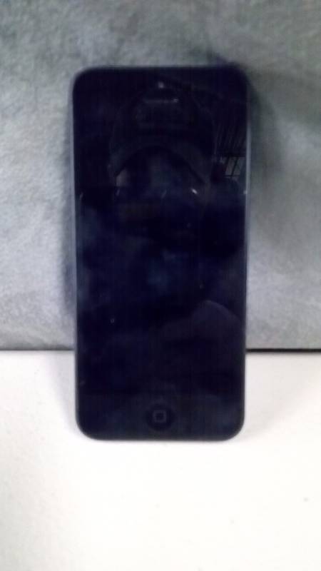 lot 5305 image: Unlocked Apple IPhone 5