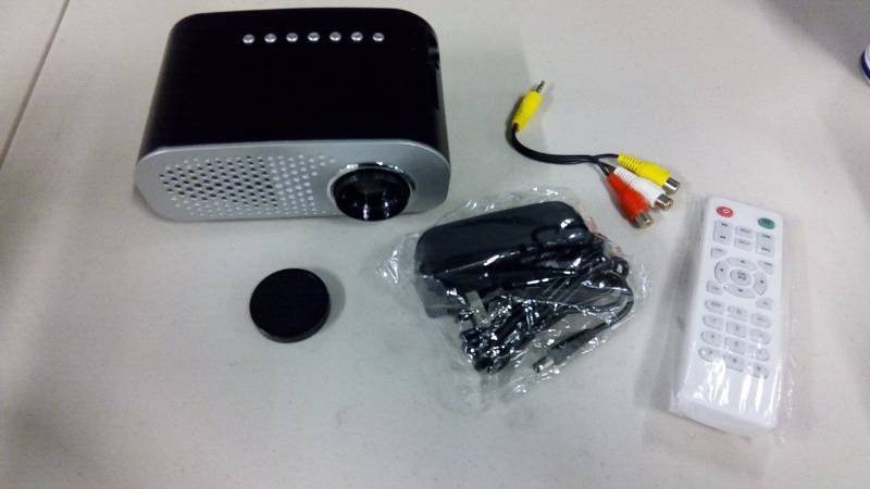lot 5365 image: Simplebeamer mini led projector