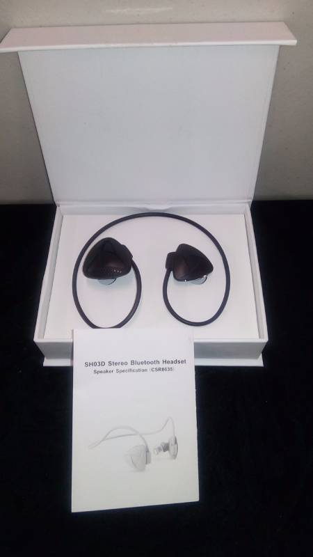lot 5402 image: Stereo Bluetooth Headset