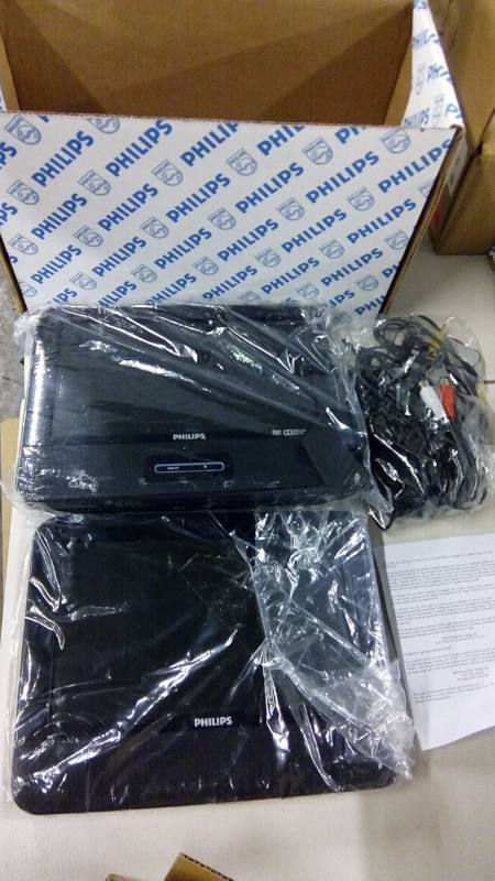 lot 5427 image: set of 2 Phillips LCD DVD screens for in the  vehicle